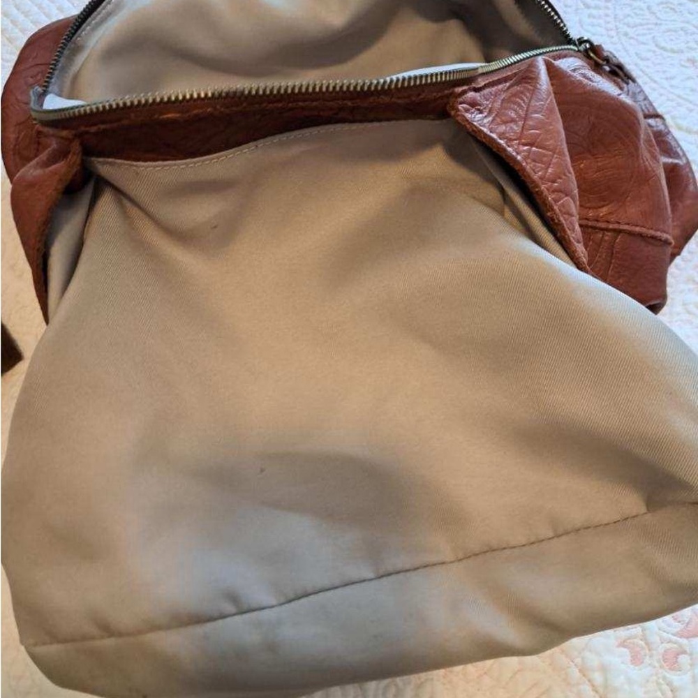 Elegant Brown Tooled Leather Shoulder Bag - Picture 10 of 13